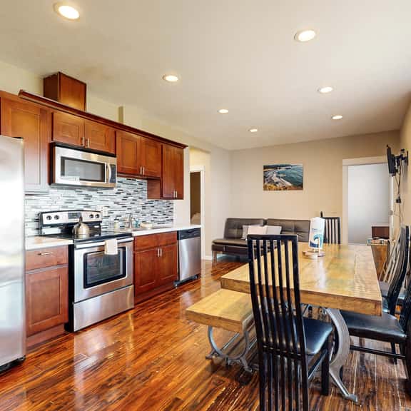 Ocean Views and Pure Luxury Await Dog Friendly Home with WiFi - Image 1