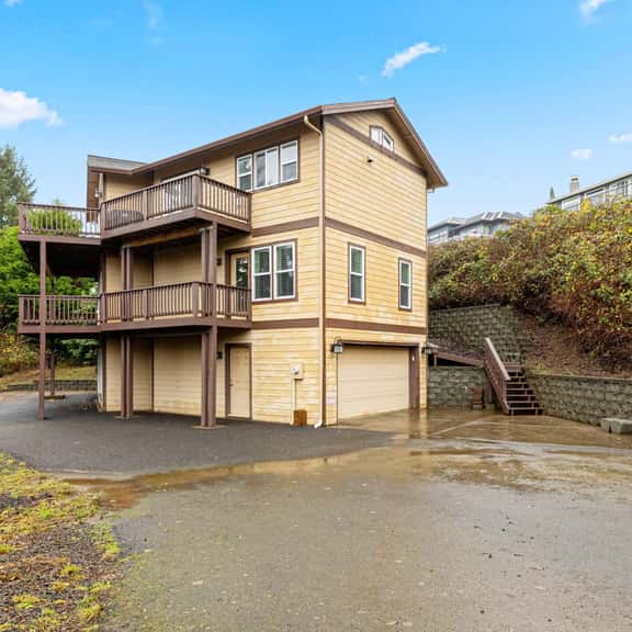 Three story ocean view home with balconies grill and open layout dog friendly - Image 1
