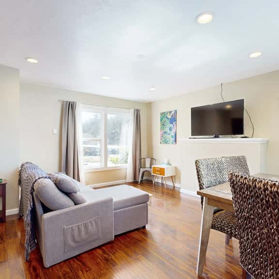 Modern Condo with Peekaboo Ocean Views Nearby Beach Access Dogs OK - Image 1