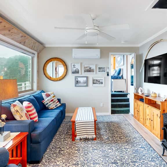 Nautical Themed Family Friendly Beach House with Three Arches View - Image 1