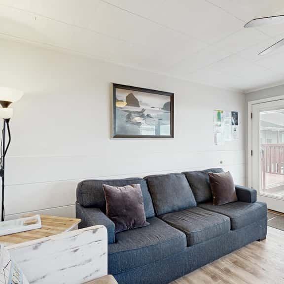 Dog Friendly Waterfront Condo with Ocean Views and Nearby Beach Access - Image 1