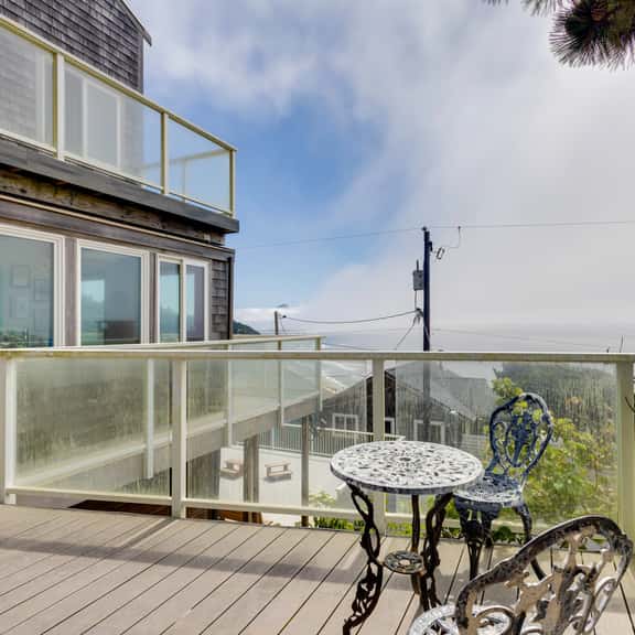 Spacious dog friendly home with ocean views sauna wood stove and WIFI - Image 1