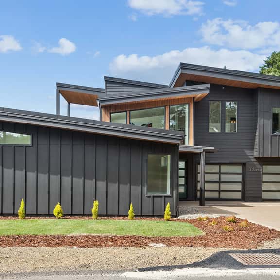 Spacious home with ocean view enclosed yard fireplace hut tub washer and dryer - Image 1