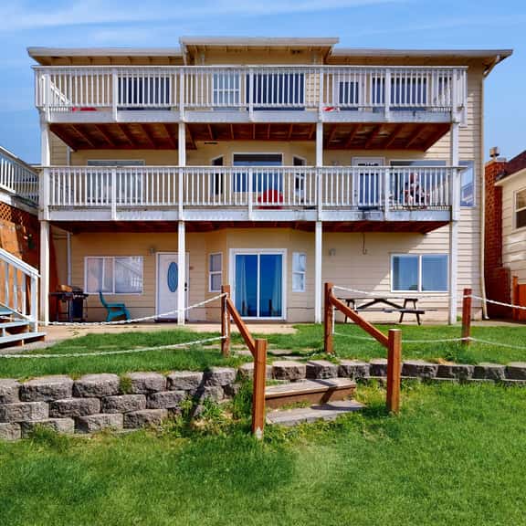 Lower Level Dog Friendly Studio with Ocean Views and Free WiFi Walk to Beach - Image 1
