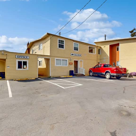 Dog Friendly Condo with Beach Access and Ocean Views from Private Balcony - Image 1