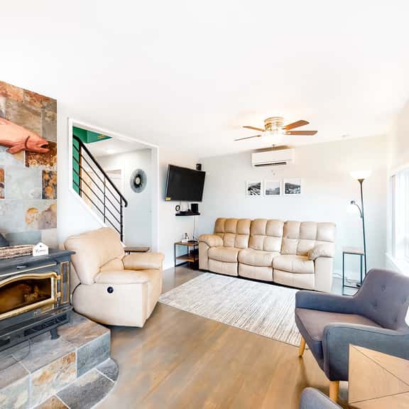 Charming Ocean View Home with Free WiFi and Private Washer Dryer Dogs Welcome - Image 1