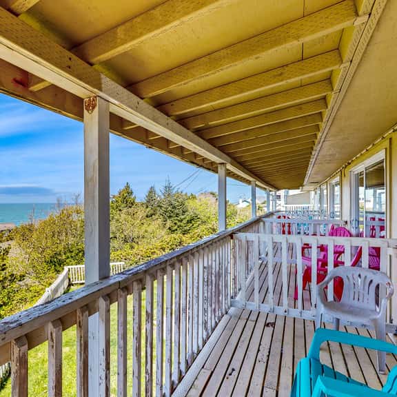 Lovely Coastal Condo with Ocean Views Walk to Beach Dogs OK - Image 1