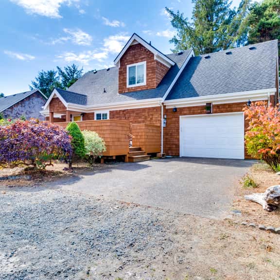 Spacious Family and Dog Friendly Home with New Private Hot Tub and Smart TVs - Image 1