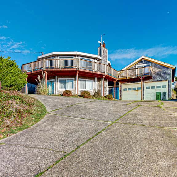 Spacious Dog Friendly Getaway with Boat Parking Perfect for Two Families - Image 1