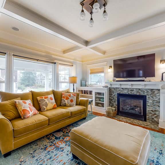 Beautiful Craftsman home with private hot tub and pool table walk to beach - Image 1