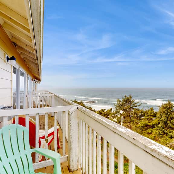 Upper Level Studio with Sweeping Ocean Views Dog Friendly - Image 1