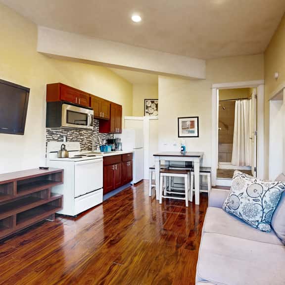 Cozy Coastal Condo Near from the Beach - Image 1