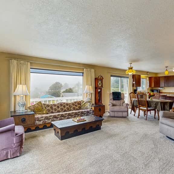 Cozy Oceanview Home with the Best Vistas in Road s End Dogs Welcome - Image 1
