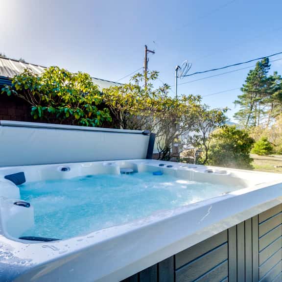 Dog Friendly Home with Private Hot Tub and Game Room Near the Beach and Nedonna Lake - Image 1
