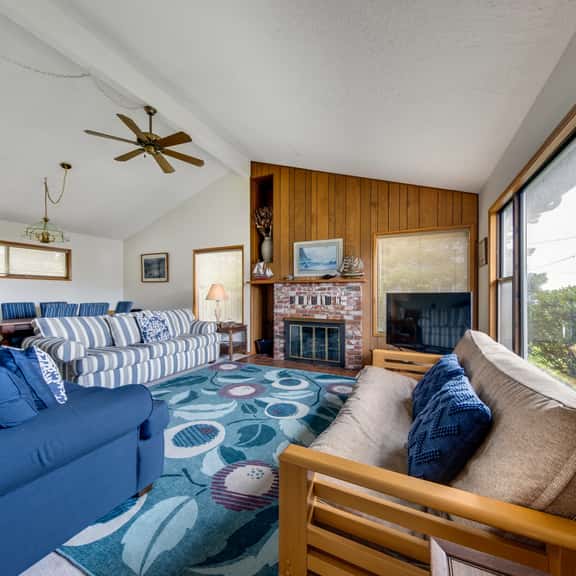 Cozy hilltop home with ocean views and game tables 3 blocks from the beach - Image 1