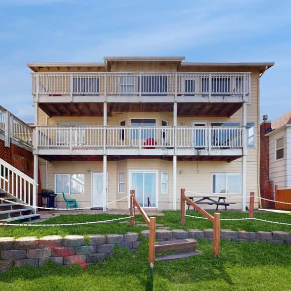 Dog Friendly Studio Condo with Ocean Views WiFi Close to Everything - Image 1