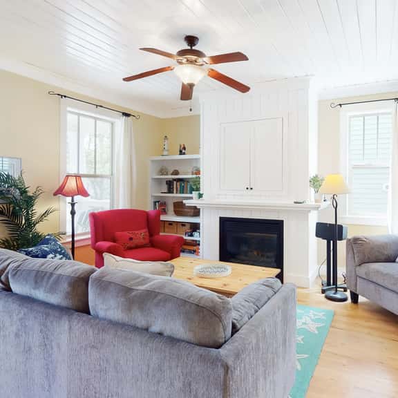 Dog Friendly Home with Private Hot Tub Free WiFi Decks and Gas Grill - Image 1