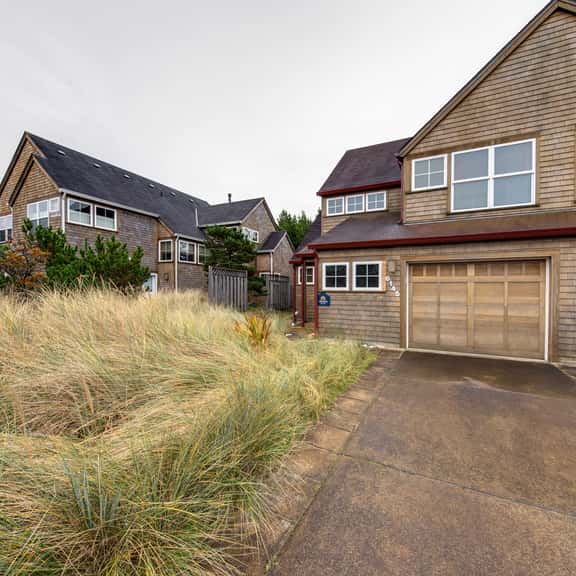 Beautiful modern home with great beach access fireplace and outdoor shower - Image 1