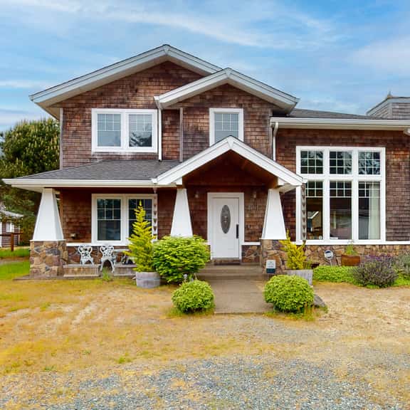 Oasis on the coast with easy beach access and woodstove - Image 1