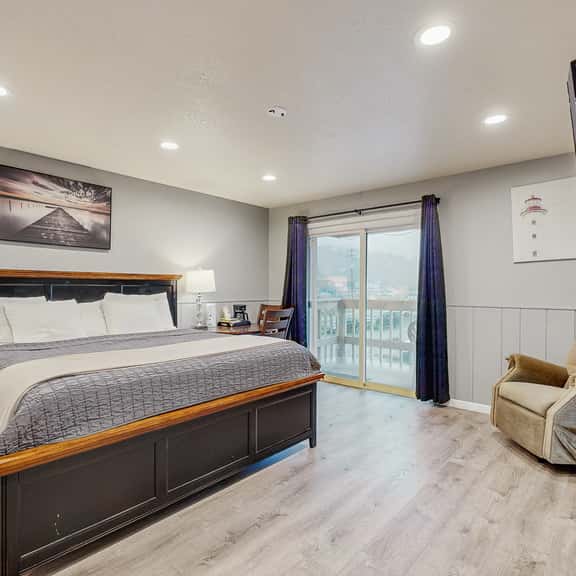 Inviting Room Blocks From the Beach and Downtown Dogs Welcome - Image 1