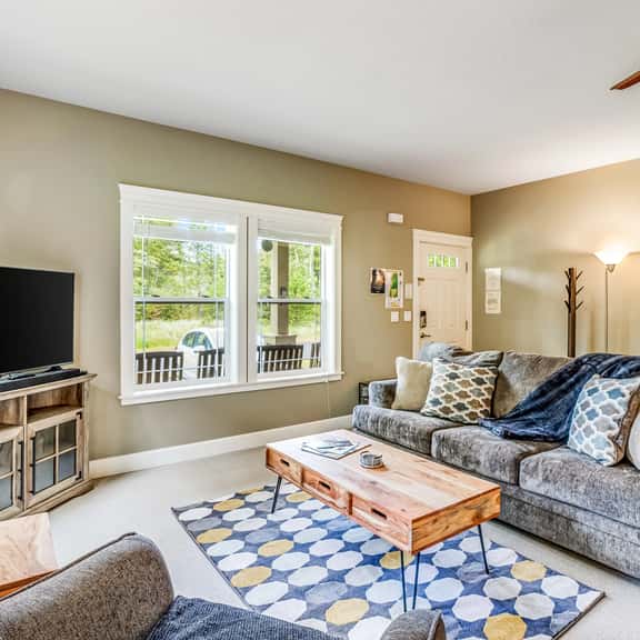Cozy coastal retreat with deck grill firepit and WiFi walk to beach - Image 1