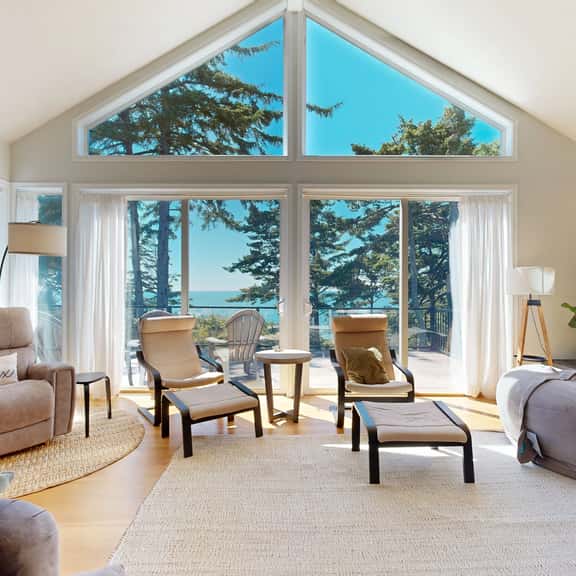 Cape retreat w/Ocean Views, Hot Tub & Beach Access - Image 1