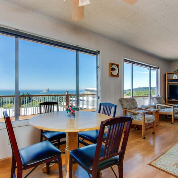 Bright Home with Sweeping Ocean Views and Quiet Location Close to Town - Image 1