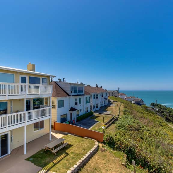 Dog Friendly Condo with Ocean Views Easy Beach Access and Free WiFi - Image 1