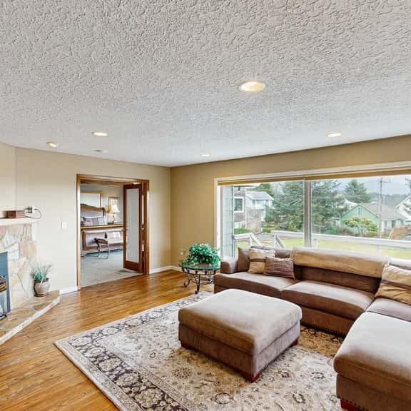 Cozy Oceanview Cottage in Great Location Close to Beach - Image 1