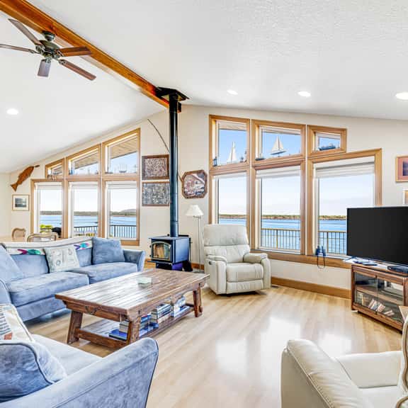Dog Friendly Bay View Home with Nautical Decor Close to Beach - Image 1
