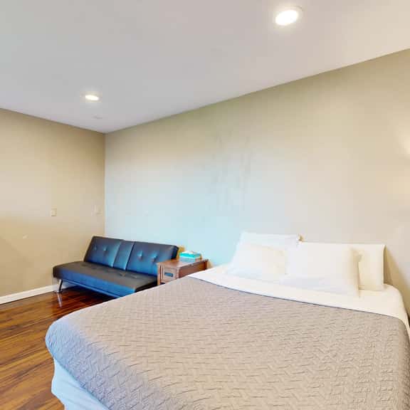 Charming Studio Condo with Nearby Beach Access Dogs OK - Image 1