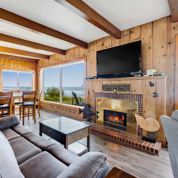 Charming Oceanfront House with Gorgeous Water Views and Beach Access - Image 1