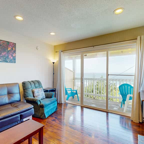Dog Friendly Condo with Ocean View and Beach Access Perfect for Family Fun - Image 1