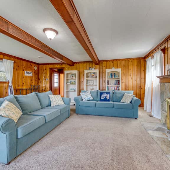Convenient Home with Ocean View and Great Location Close to Beach Access Town - Image 1
