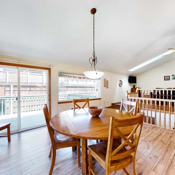 Family Friendly Coastal Home with Free WiFi Washer Dryer and Easy Beach Access - Image 1