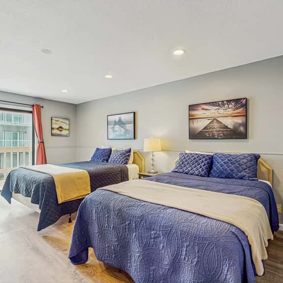 Dog Friendly Spacious Room Located Near the Beach and Downtown - Image 1