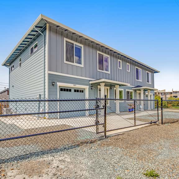 Beachside home with central AC washer dryer 1 minute walk to beach - Image 1