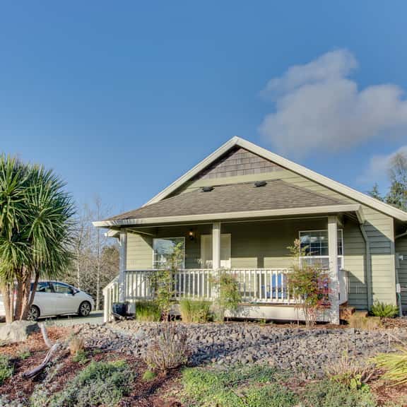 Dog Friendly Home Just a Half Mile Walk to the Beach and Heart of Town - Image 1