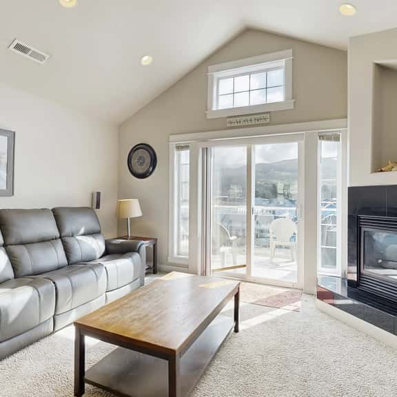 Dog friendly beach condo in a great location for exploring Rockaway Beach - Image 1