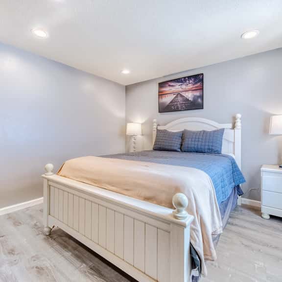 Coastal room near the beach and downtown dog friendly - Image 1