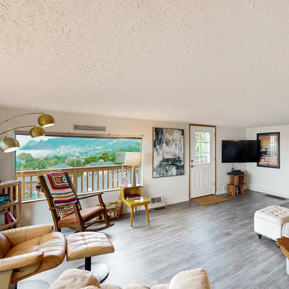 Cottage with wraparound deck and ocean views close to beach and town dog friendly - Image 1