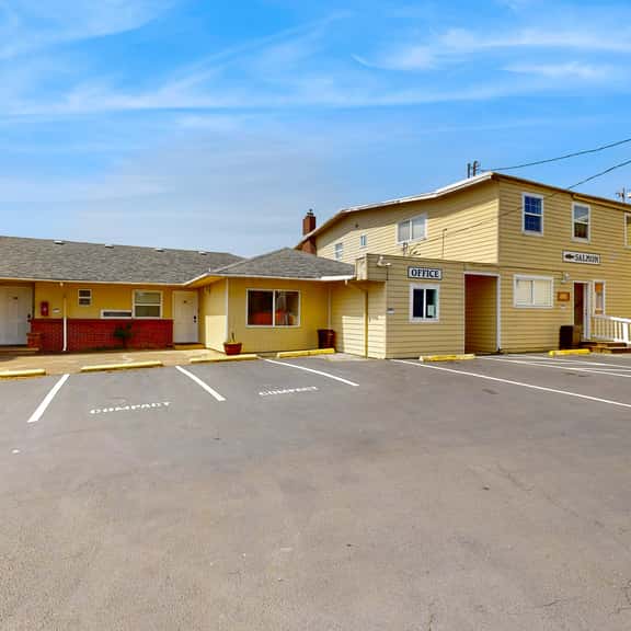 Oceanview Condo Dog Friendly Close to Beach and Everthing in Town - Image 1