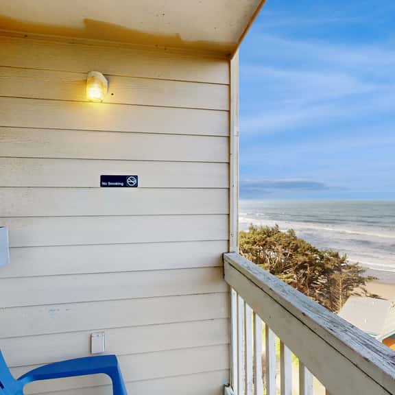 Oceanview Studio on the Main Level Nearby Beach Access Dogs Welcome - Image 1