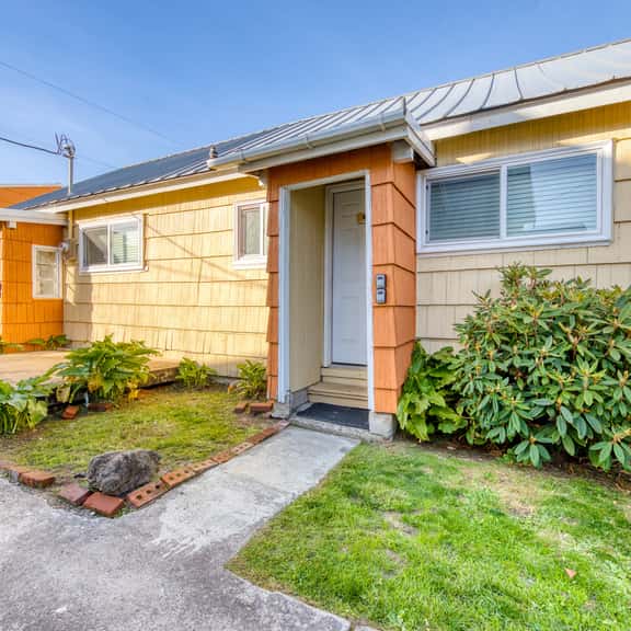Charming Dog Friendly Home Close to Shops and Restaurants Minutes to Beach - Image 1