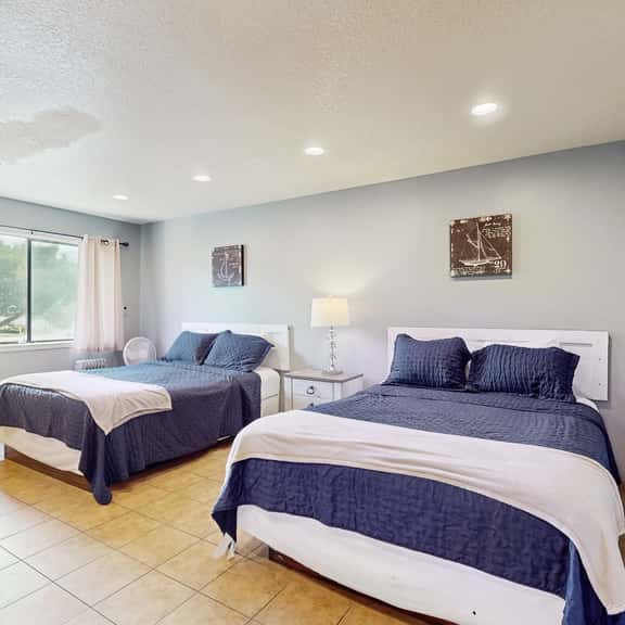 Peaceful Dog Friendly Room with Kitchenette Near the Beach and Downtown - Image 1