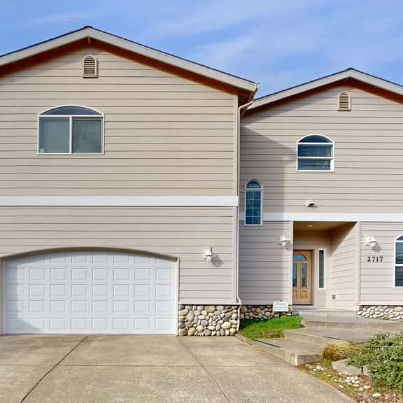 Spacious home close to the beach with peekaboo ocean views fireplaces hot tub - Image 1