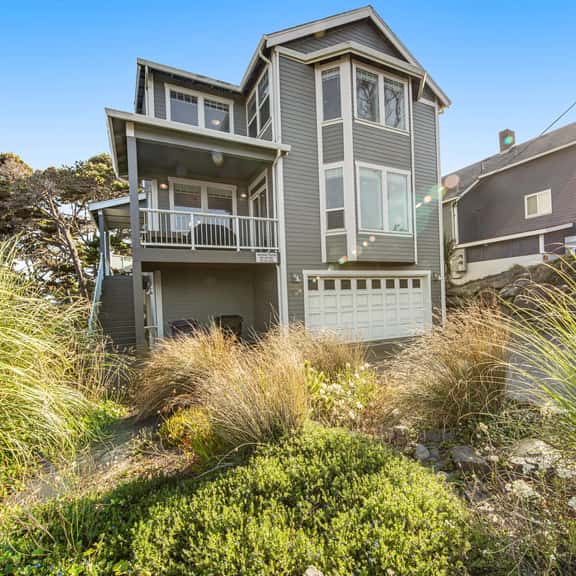 400 Feet to the Beach Gorgeous Home with Hot Tub 2 Decks and 4 Bedroom Suites - Image 1