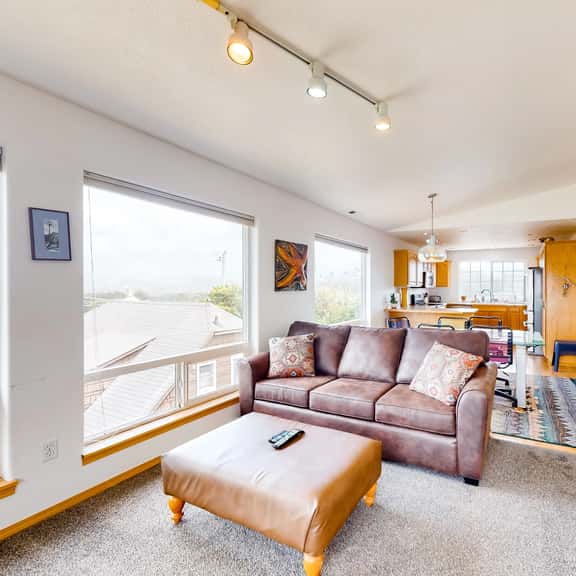 Comfy beach home with ocean views free WiFi private washer dryer and deck - Image 1