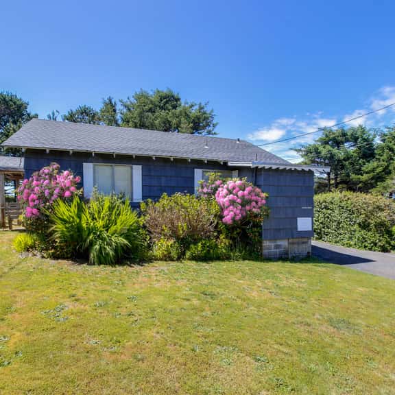 Dog-Friendly Beach Cottage in Peaceful Neskowin - Image 1