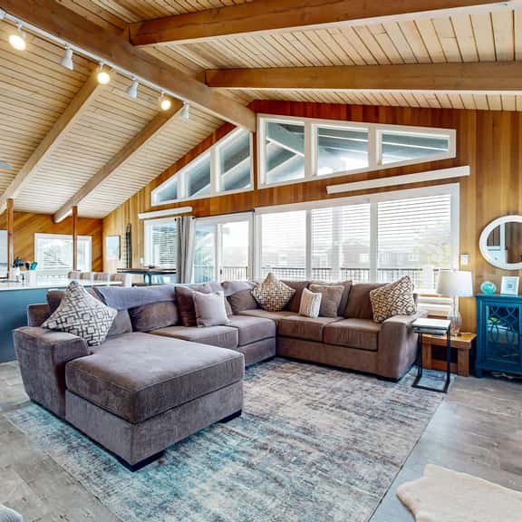 Renovated home near beach access with two kitchens and fireplace dog friendly - Image 1